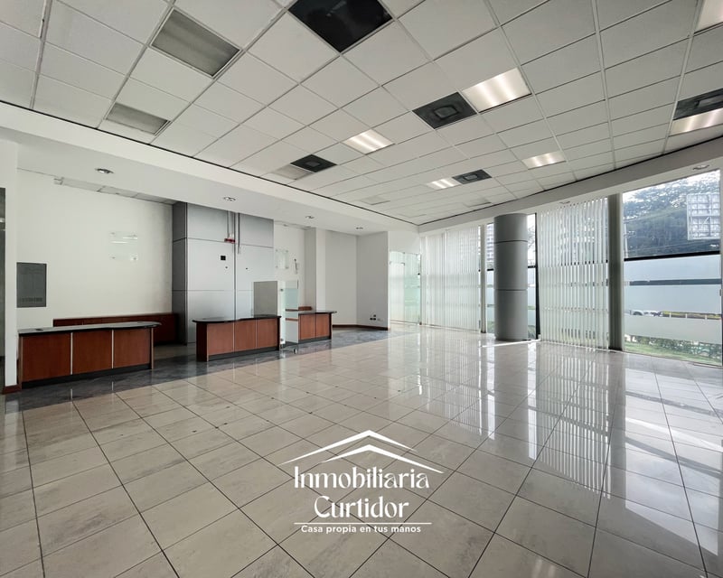 Local Comercial en venta – Edificio Design Center zona 10