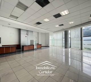 Local Comercial en venta – Edificio Design Center zona 10