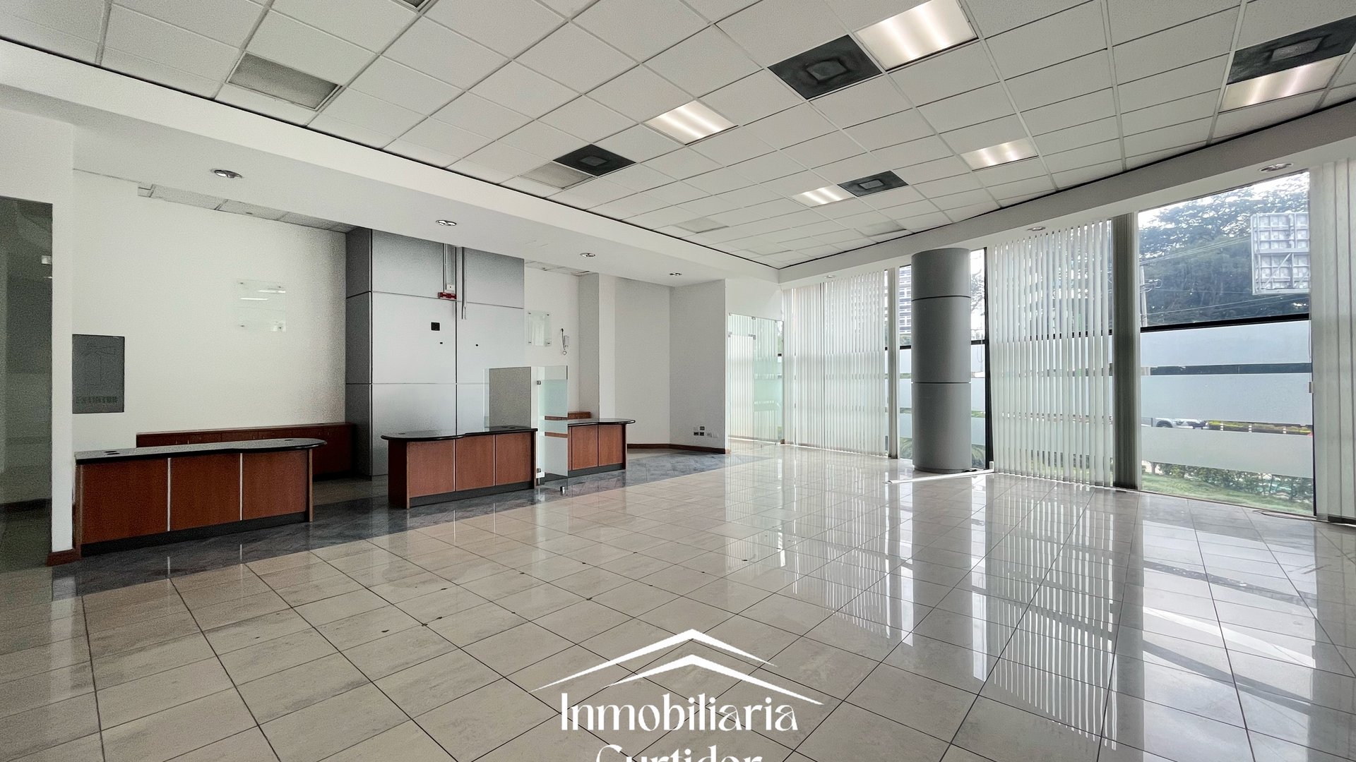 Local Comercial en venta – Edificio Design Center zona 10