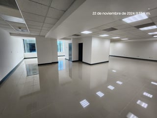 Oficina en renta con 4 parqueos en zona 14 Ref-4984 - 3