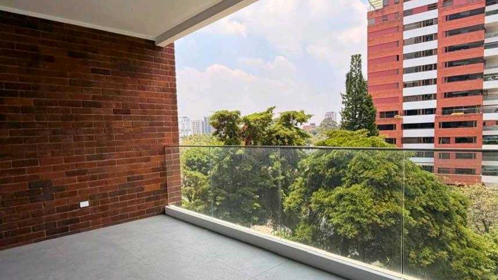 APARTAMENTO EN ALQUILER (AMUEBLADO) / VENTA ???? Edificio Echo , Zona 14 - Miniatura 5