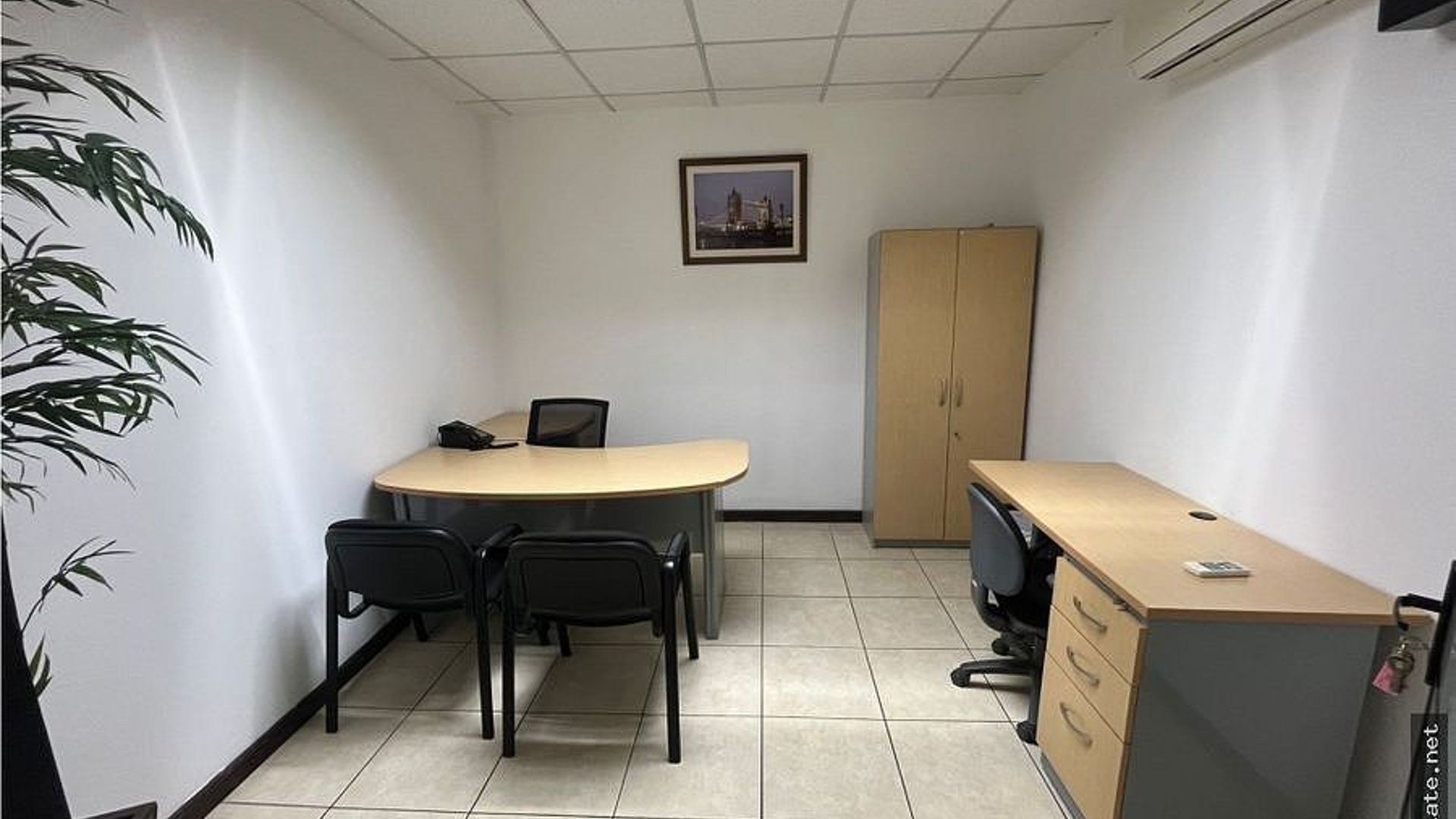 OFICINA AMUEBLADA EN ALQUILER – DESIGN CENTER, ZONA 10 | - Miniatura 9