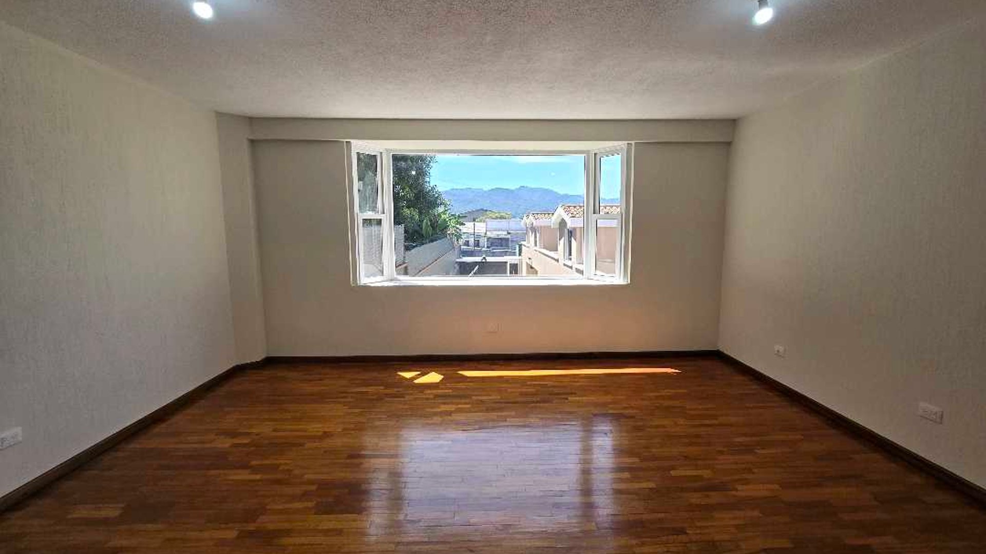 CASA EN ALQUILER ZONA 13, AVENIDA HINCAPIÉ - Miniatura 20