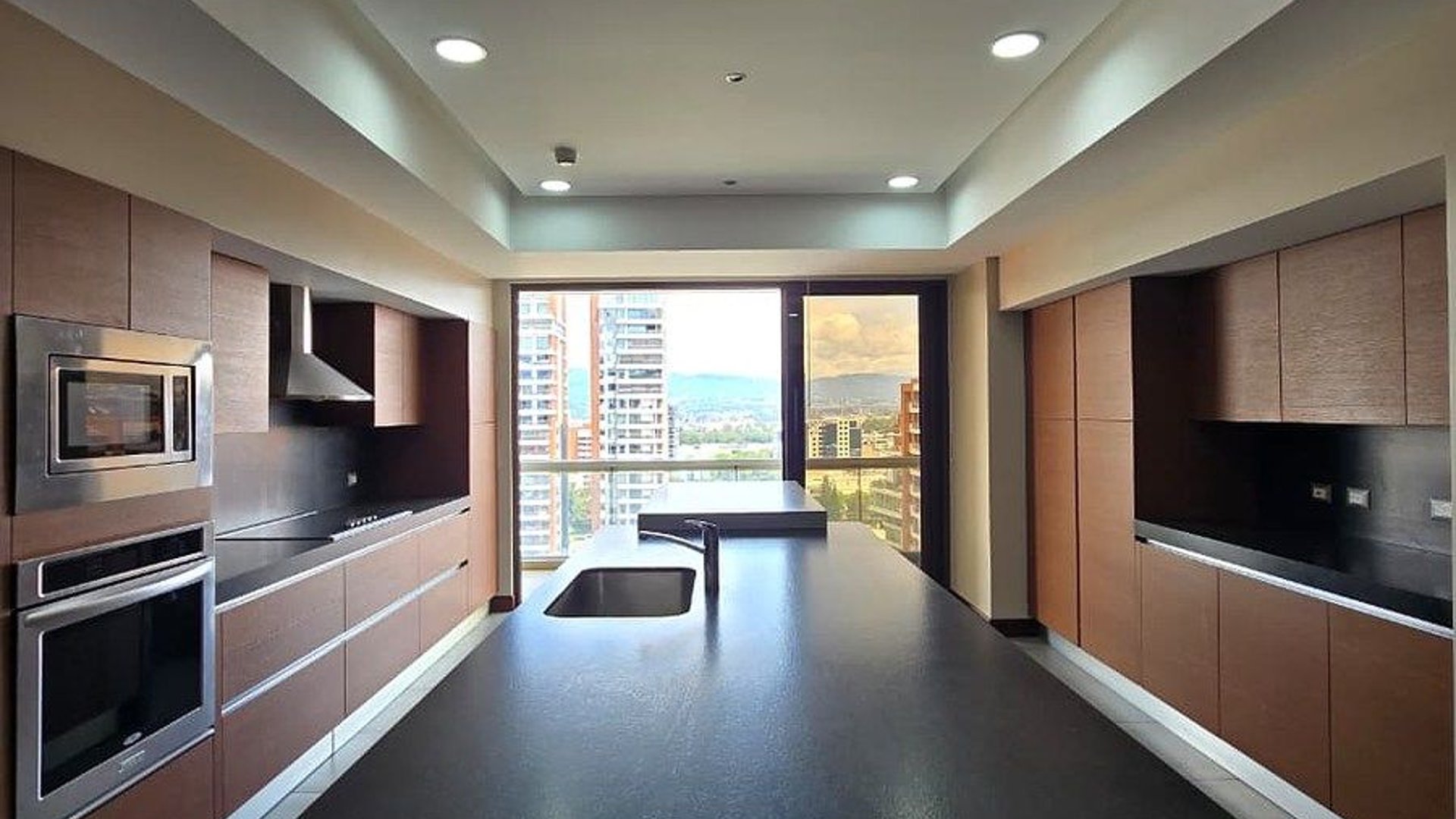 APARTAMENTO EN VENTA O RENTA , ZONA 14 - Image 1