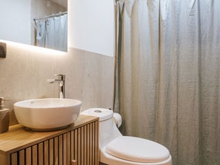 Apartamento remodelado y amueblado en renta, TorreNova zona 13 - Image 12