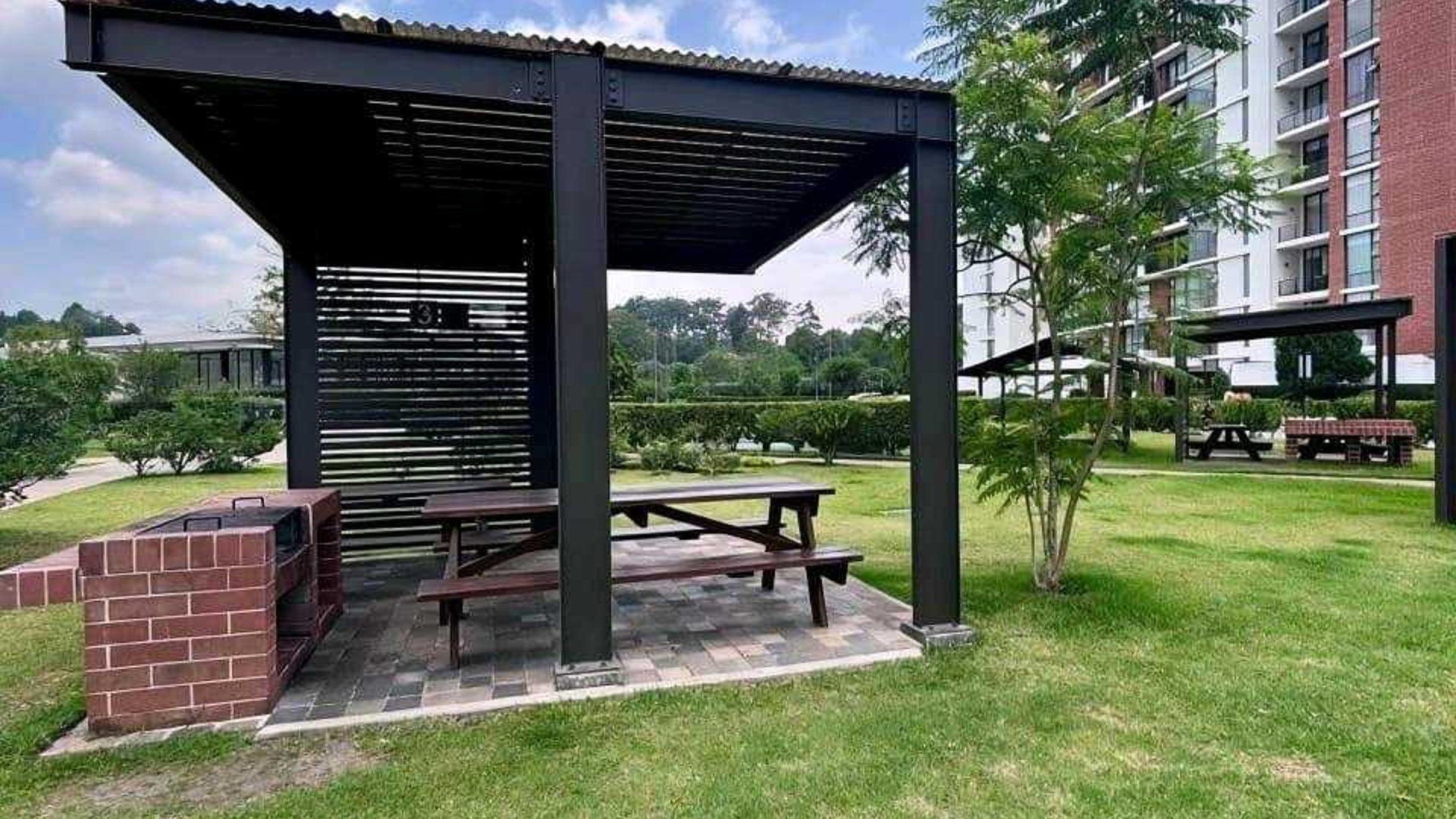 APARTAMENTO EN ALQUILER???? Edificio San Isidro 20/21, Zona 16

100 Mts² - Miniatura 10