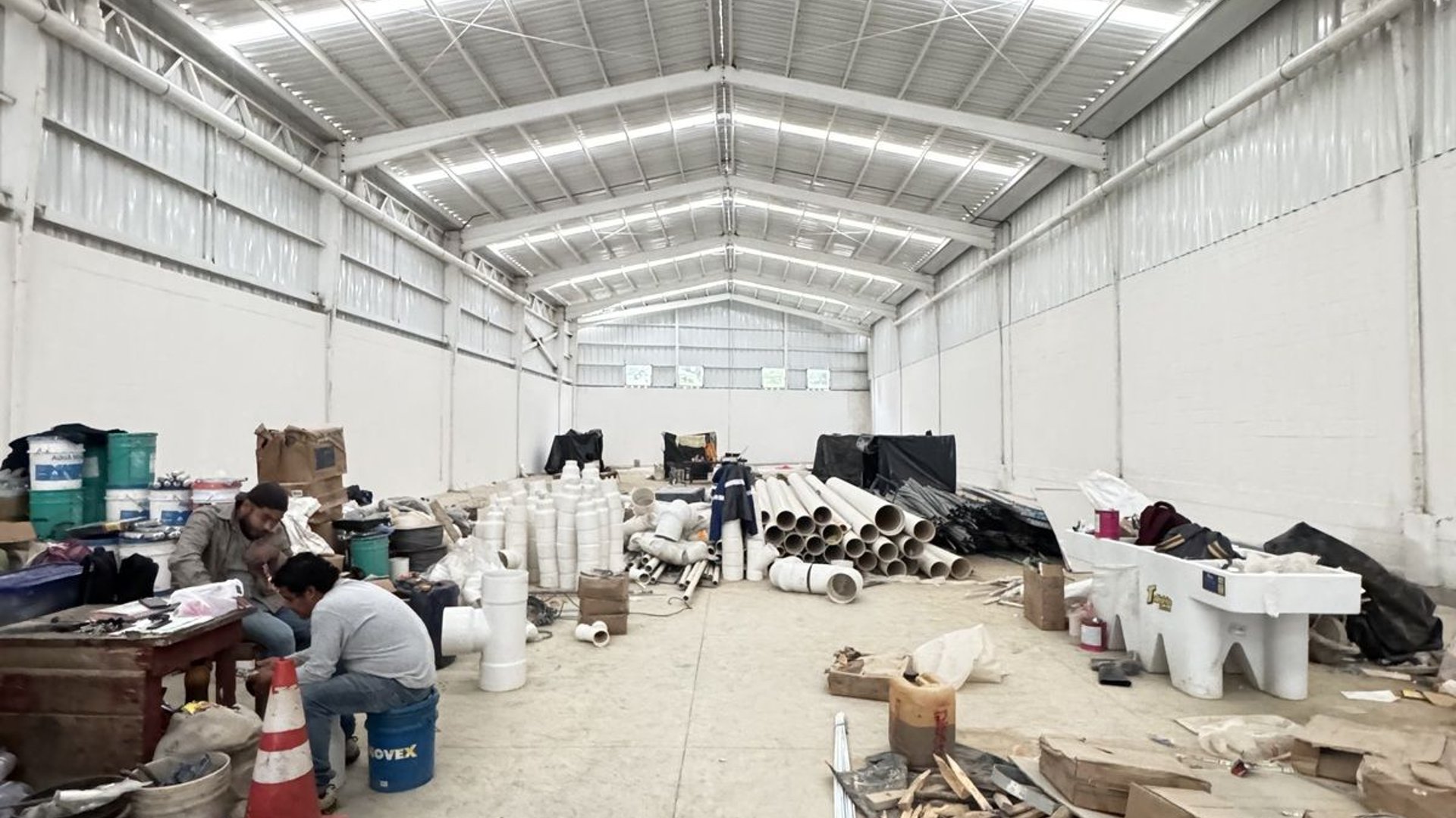 INDUSTRIAL SANTA ELENA / BODEGAS A ESTRENAR EN RENTA KM.28 CAES