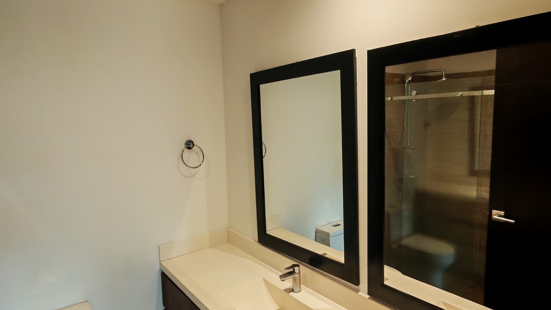 Rento Apartamento en Edificio Vivalt zona 10