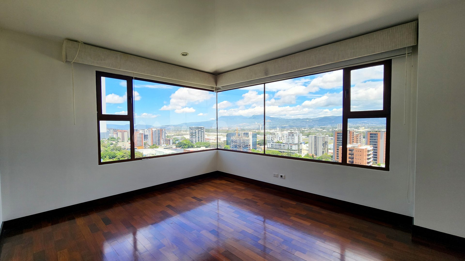 Venta San Patricio 2 z14 Penthouse con increíble vista - Miniatura 8