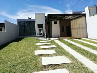 Hermosa Casa de 1 Nivel - 2