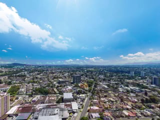 Apartamento en Venta zona 11 - Image 2