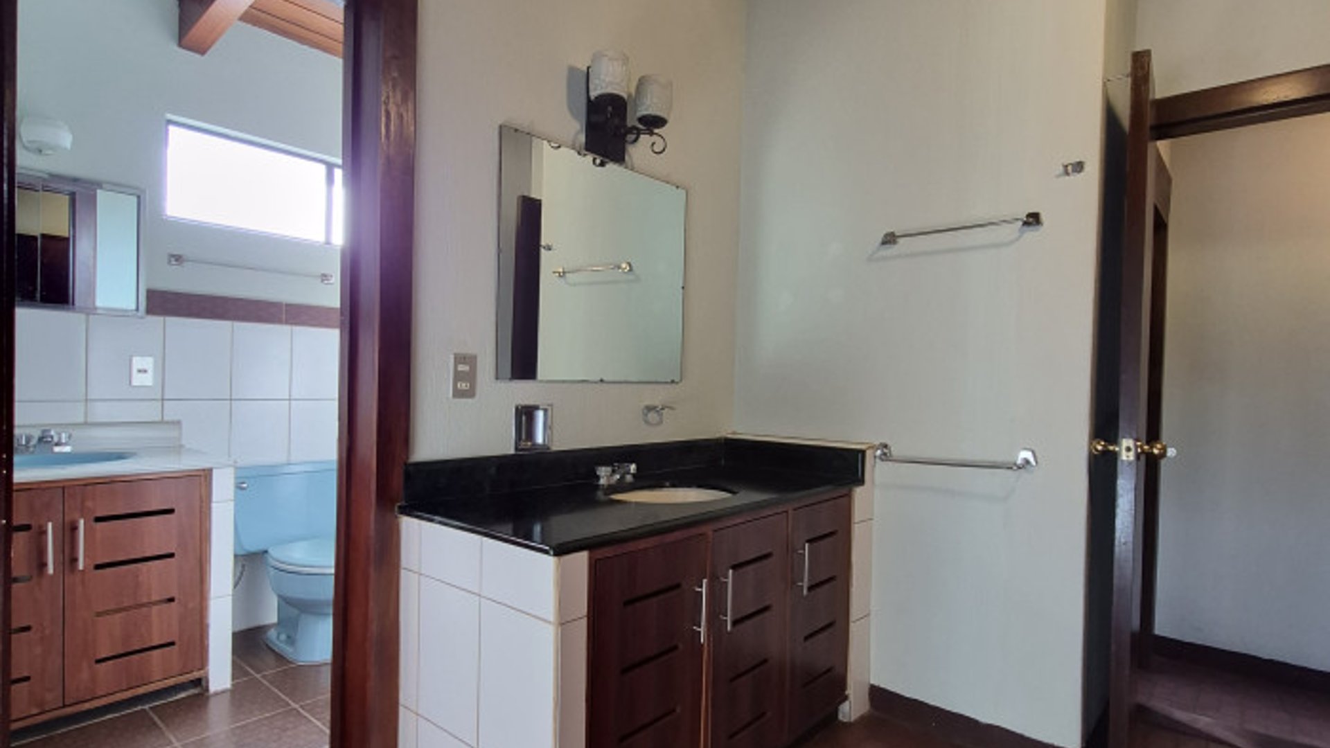 Casa en renta para oficinas zona 15 Vista Hermosa 1 - Miniatura 19