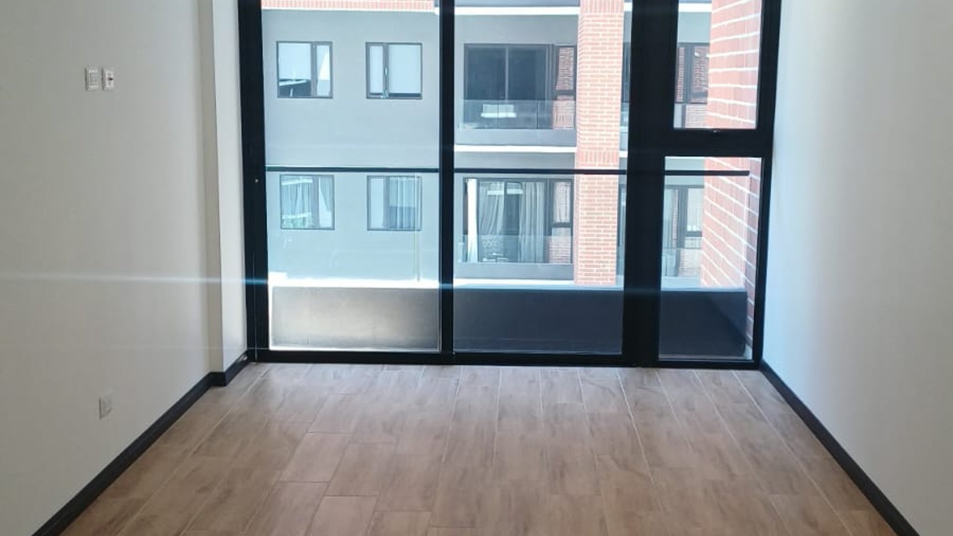 Apartamento en Renta zona 13 / Essenza - Image 1