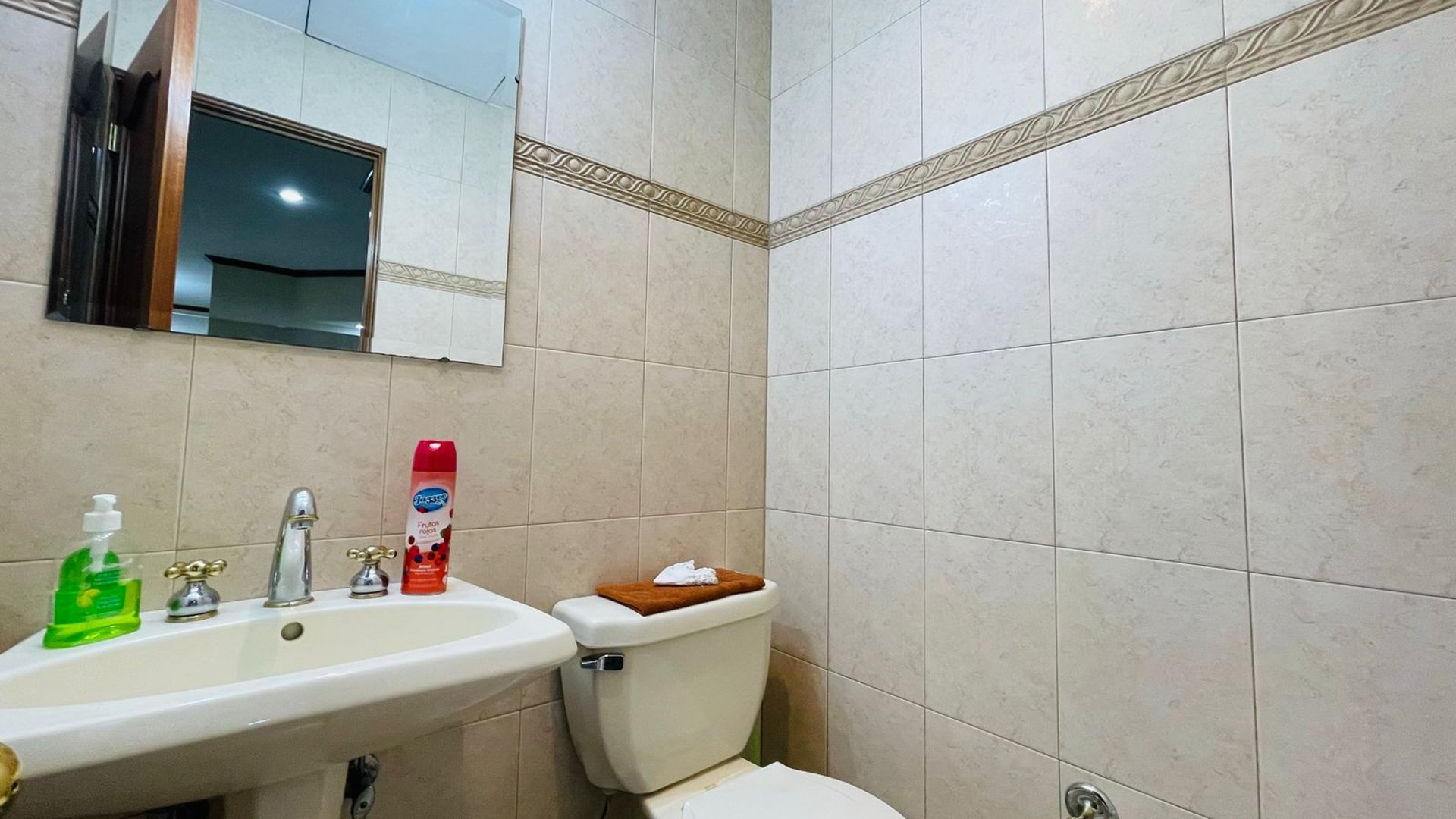 ALQUILER DE AMPLIO APTO. AMUEBLADO - TORRE CASTELAR, ZONA 10 - Miniatura 6