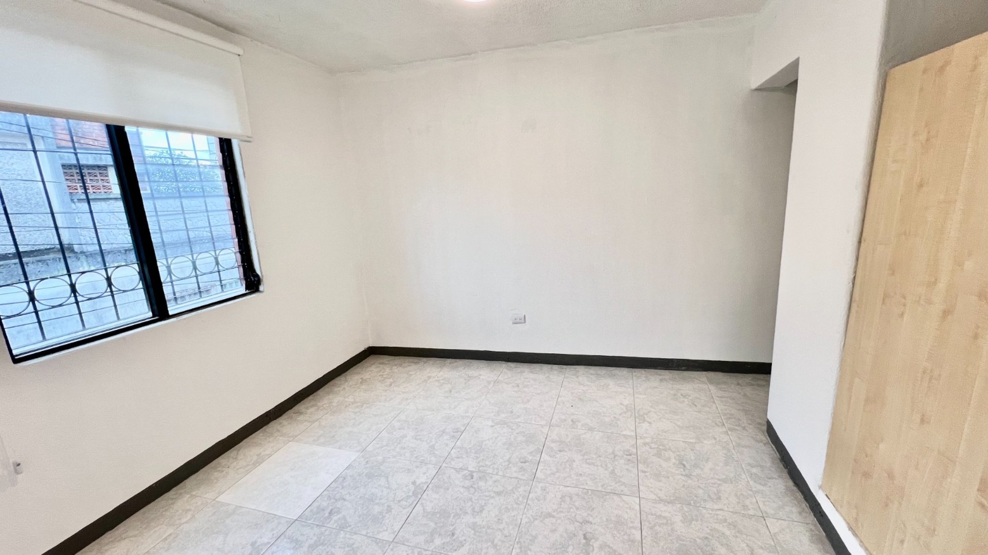 RENTA DE OFICINAS/CLINICAS EN ZONA 1 | NIVEL COMPLETO EN PLANTA 2 - Miniatura 12