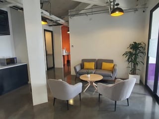 Oficina equipada en renta en zona 4 Guatemala - Image 3