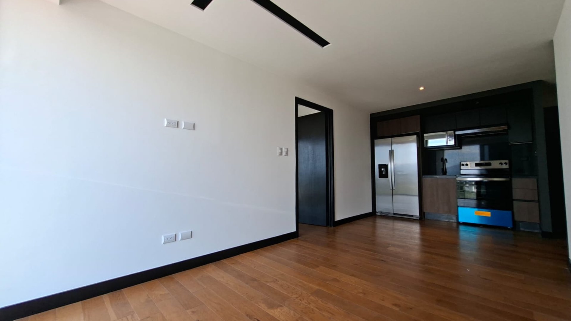 Exclusivo Apartamento de 3 Hab en Renta, Zona 11 - Miniatura 9