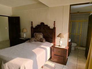 ALQUILO APARTAMENTO AMUEBLADO EN ZONA 9 - Image 9