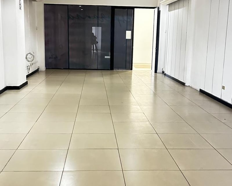 Local en Renta y Venta zona 10 / Pradera