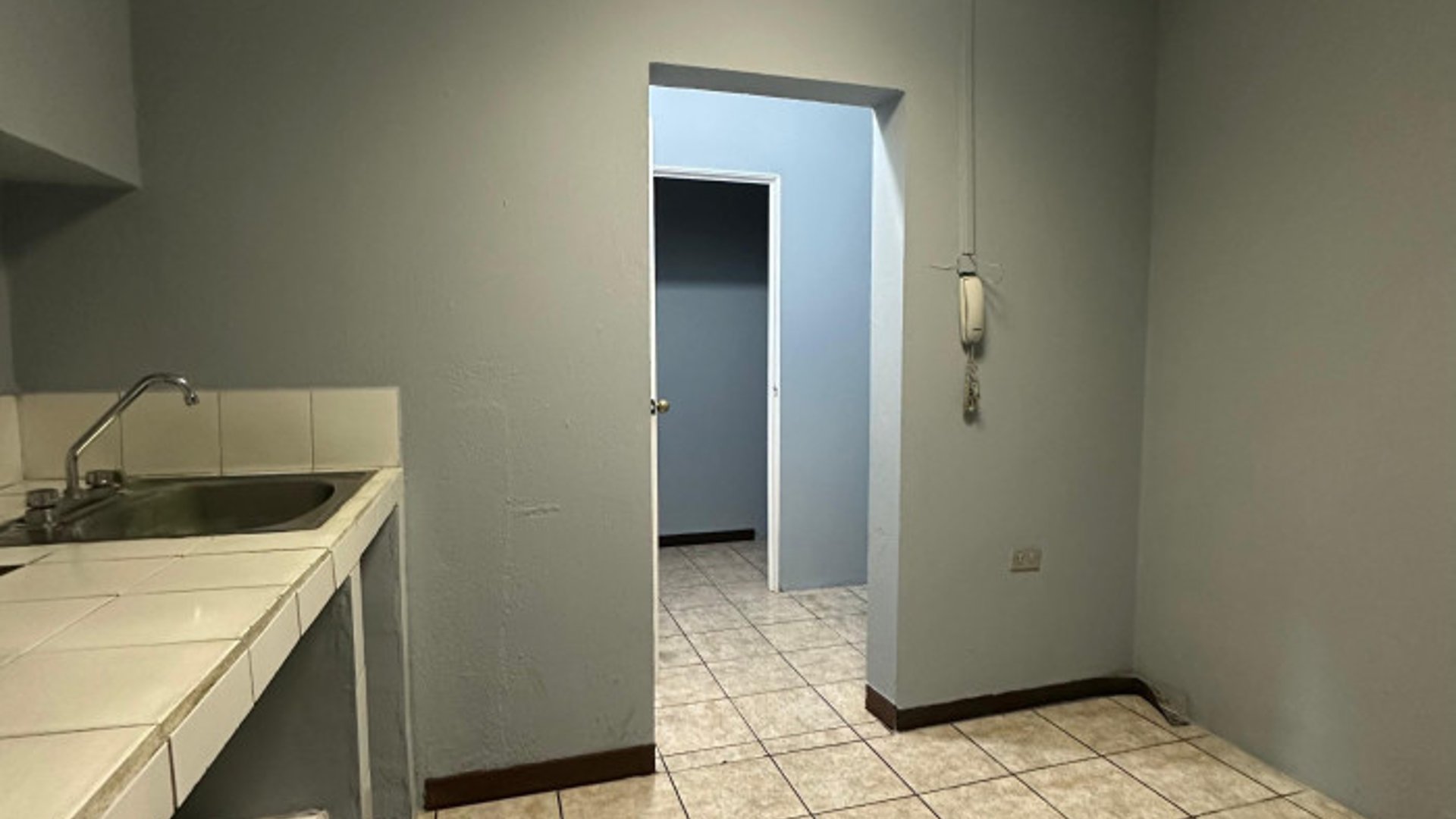 Edificio en alquiler sobre la 20 calle zona 10 - Miniatura 11