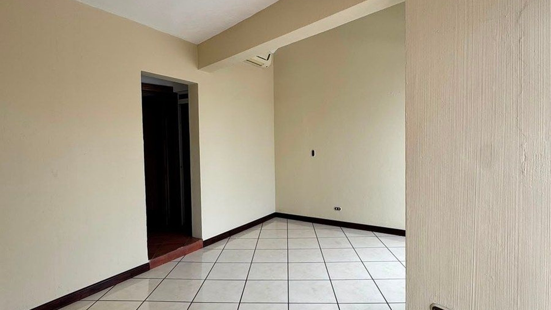 Casa Semi-Amueblada en Renta – Boulevard Vista Hermosa, Zona 15 - Miniatura 18