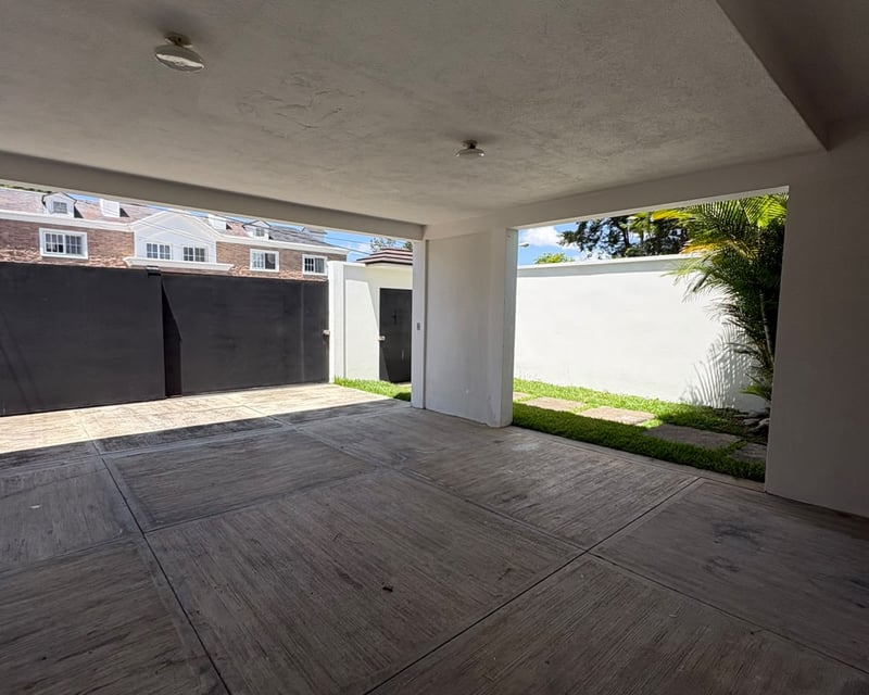 Casa en Alquiler Jardines de San Isidro, zona 16
