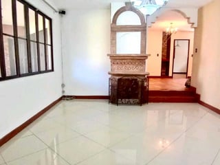 CASA  EN VENTA ESTILO COLONIAL,📍sobre 20 calle Z. 10, fuera de garita - Image 5