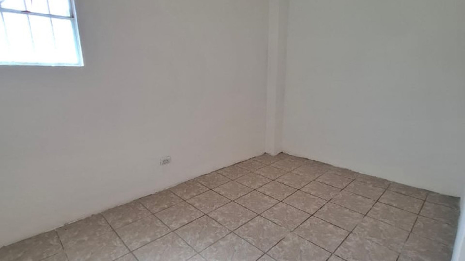 En venta edificio con 7 apartamentos en Zona 7 - Miniatura 6