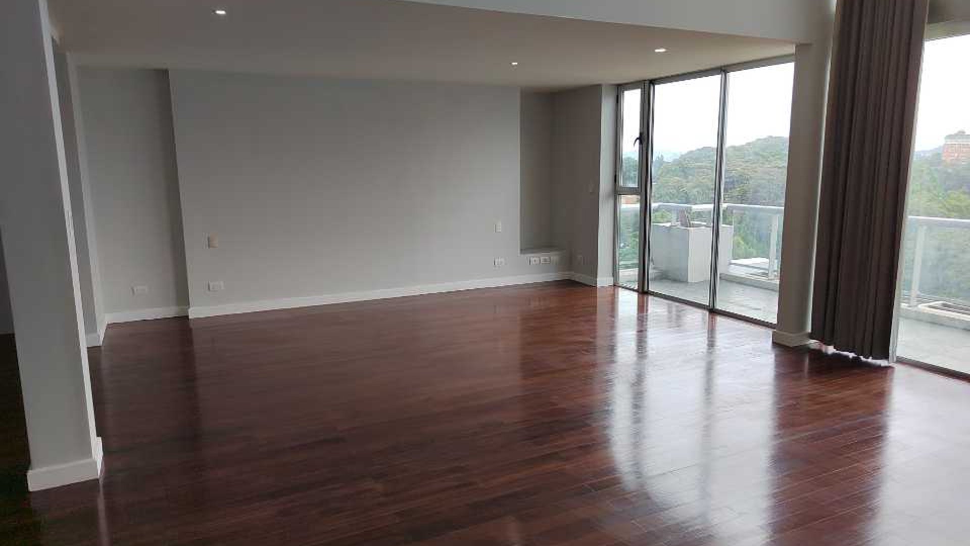 Vendo apartamento zona 10 - Miniatura 3