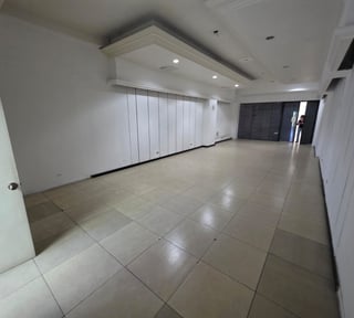 Alquilo local en Centro Comercial La Pradera Zona 10 Ref-5048