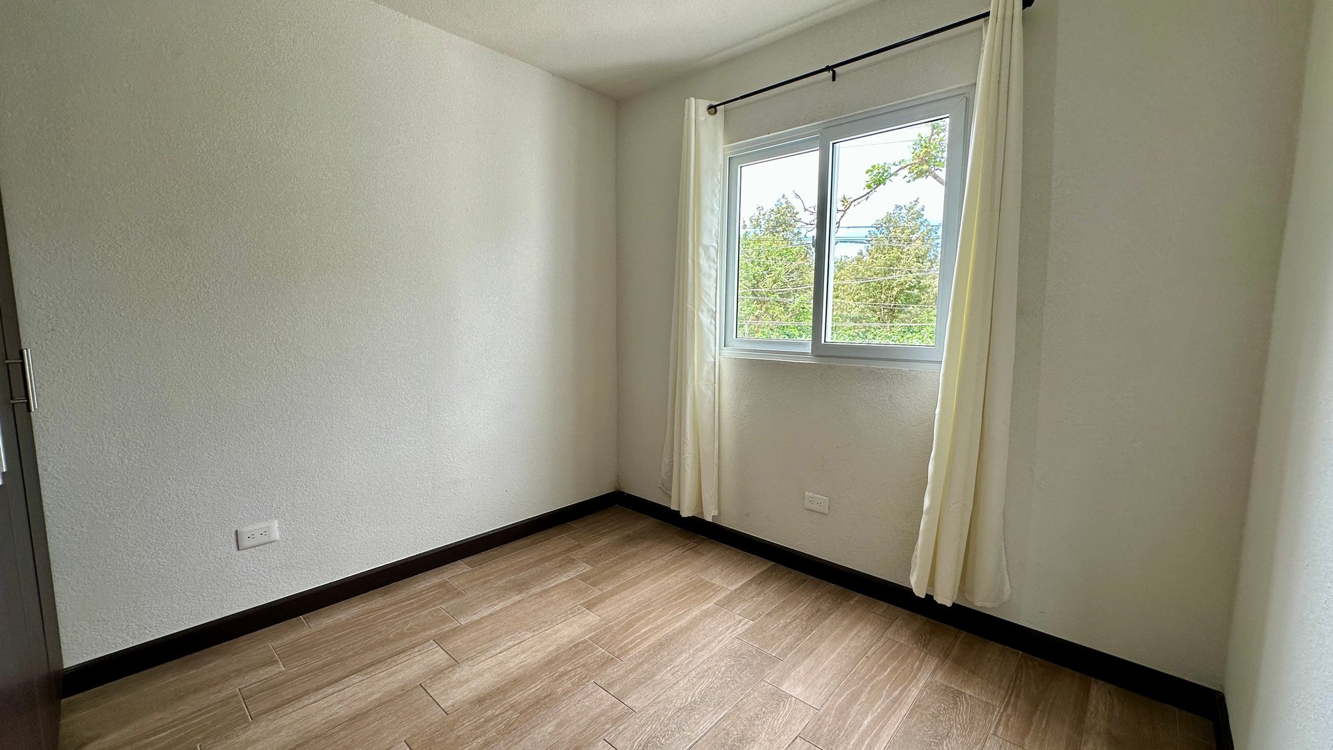Moderna Casa de 2 Niveles en Venta, San José Pinula | Q675,000 - Miniatura 8