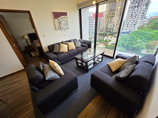 Apartamento en renta de 2 habitaciones y balcón en zona 10 Ref-5293 - 2