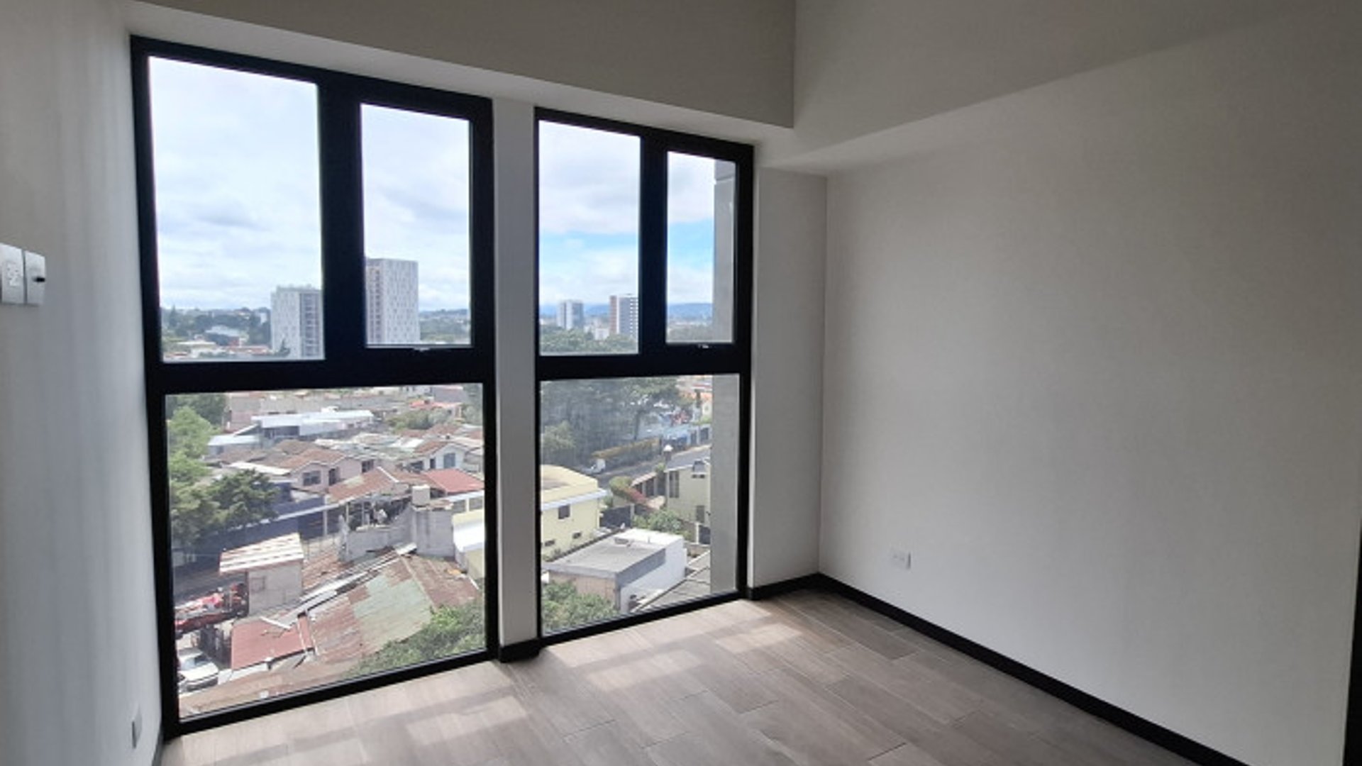 Renta de Apartamento en Altaire zona 11 Mariscal - Miniatura 3