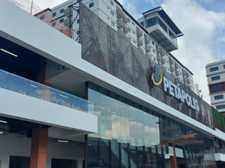 Oficina en venta en Nivel Completo en la Zona 12 Petapa - Image 1