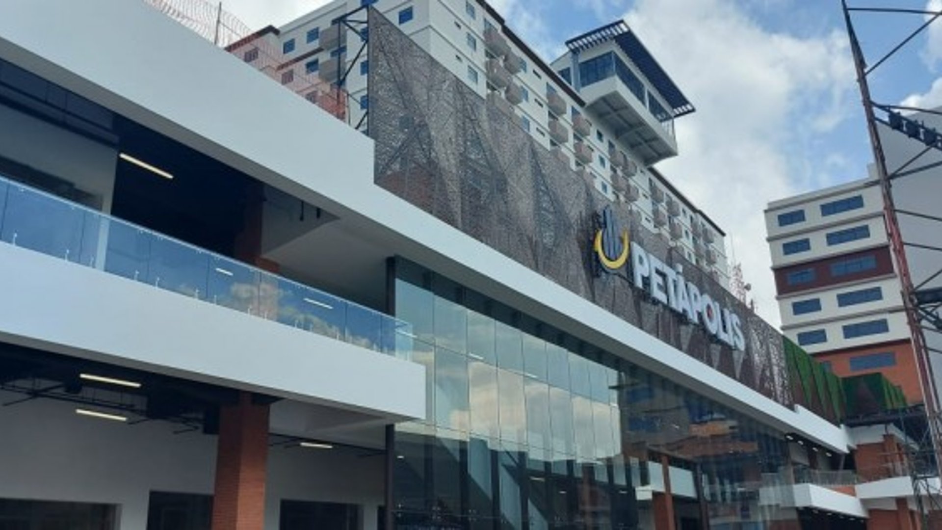 Oficina en venta en Nivel Completo en la Zona 12 Petapa