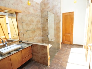 Beautiful two-story home with swimming pool for sale, 16 kilometers away from La Antigua, Guatemala. - Image 11