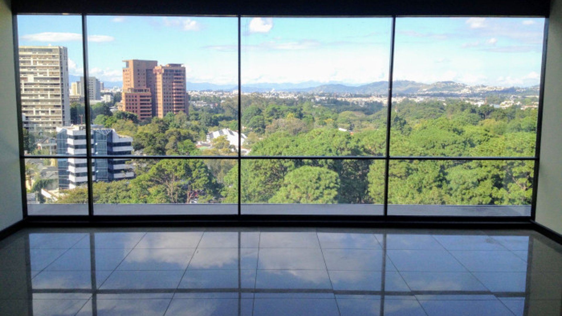 Oficina en venta inversion zona 10 Guatemala