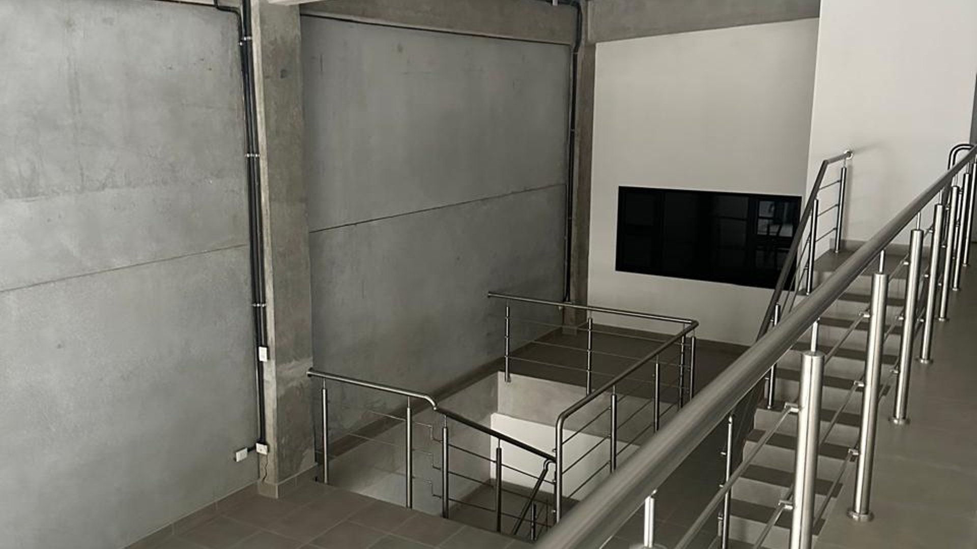 ???? OFIBODEGA EN RENTA – 485 M² | OFIBODEGAS BOUGANVILIAS | ZONA 18 - Miniatura 4