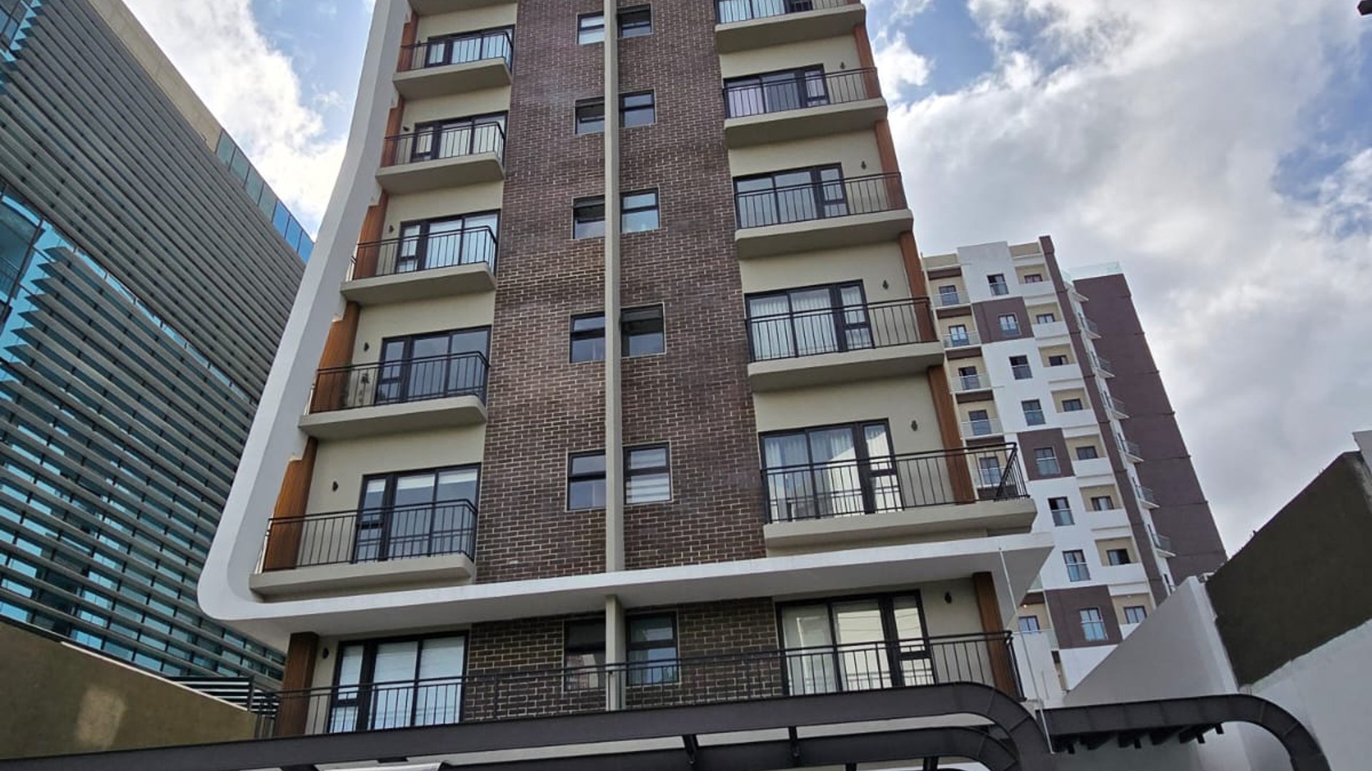 RENTA Apartamento Amueblado en Zona 10 Bona Diez  - Image 1