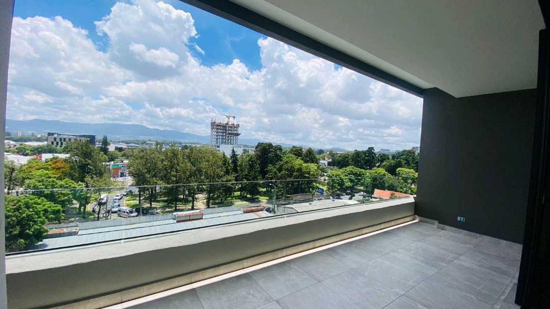 Apartamento en venta, Azure zona 14