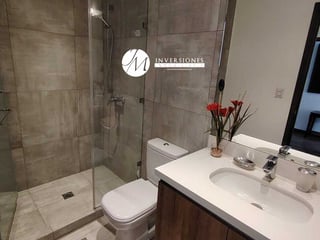 Modern 1-Bedroom Apartment in Zone 10, Guatemala City for Rent - Fully Furnished, Parking - Image 6