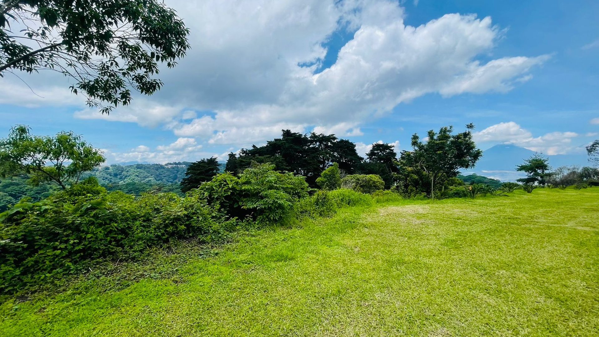 VENTA DE AMPLIO TERRENO - LAS MANZANILLAS, KM 19.9 CES