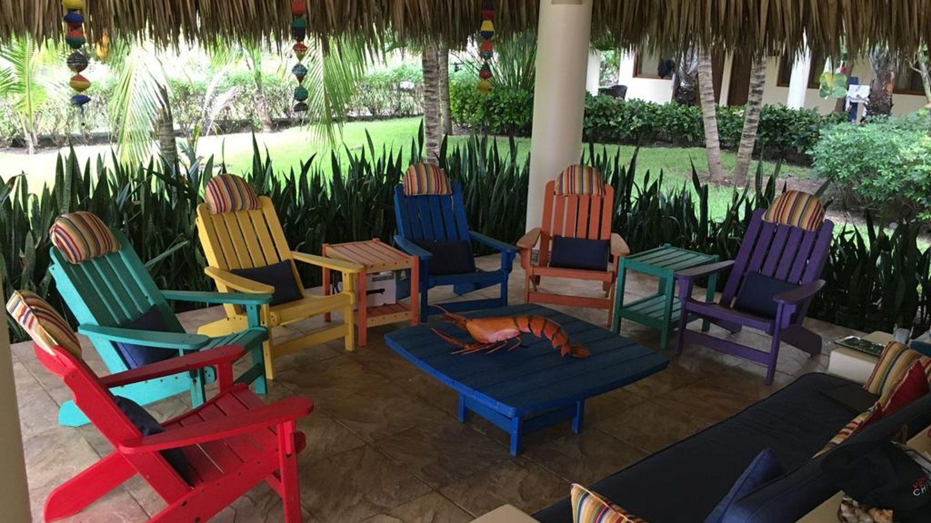 Beachfront 5-Bedroom House with Pool in Macamitas, Monterrico