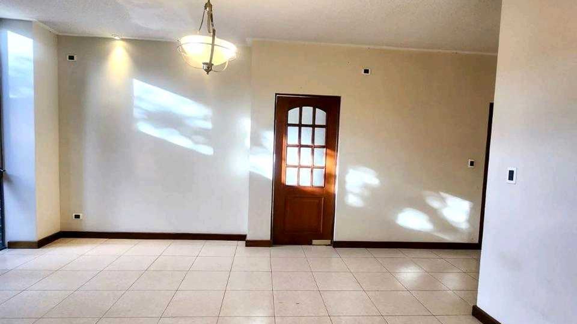 CASA VENTA/ALQUILER ???? Residencial Villas de Jacarandas de Cayalá Z.16 - Miniatura 8