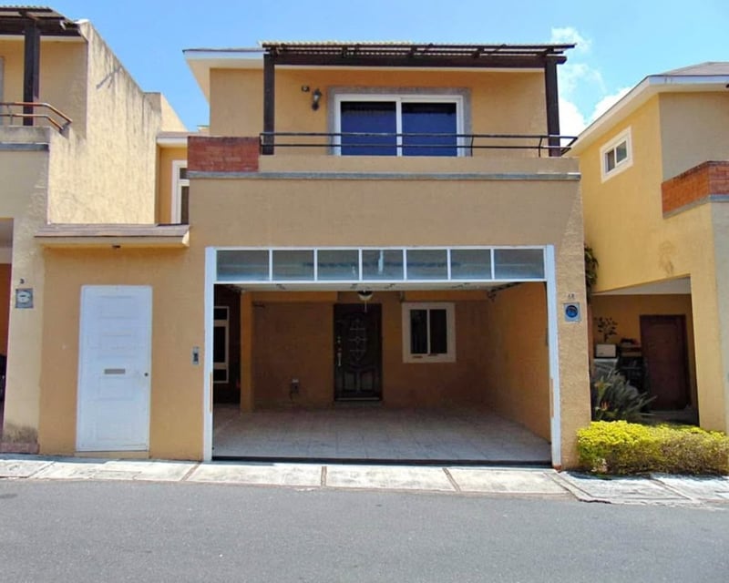 CASA EN VENTA CONDOMINIO BOSQUES DE ARRAZOLA, FHA