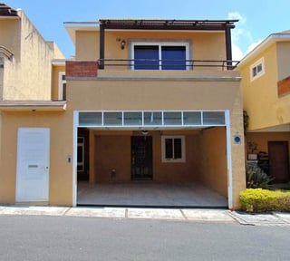 CASA EN VENTA CONDOMINIO BOSQUES DE ARRAZOLA, FHA