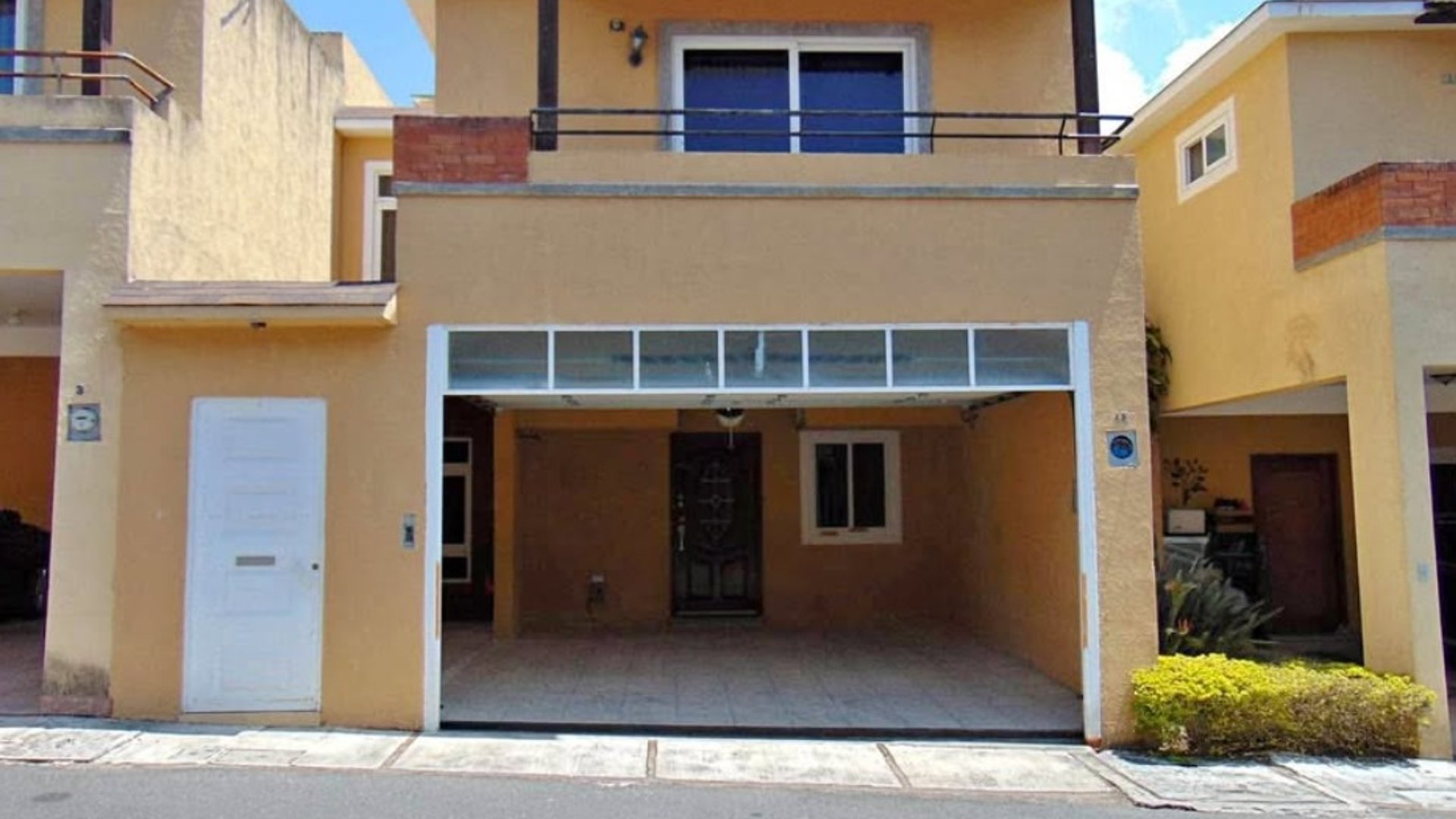 CASA EN VENTA CONDOMINIO BOSQUES DE ARRAZOLA, FHA