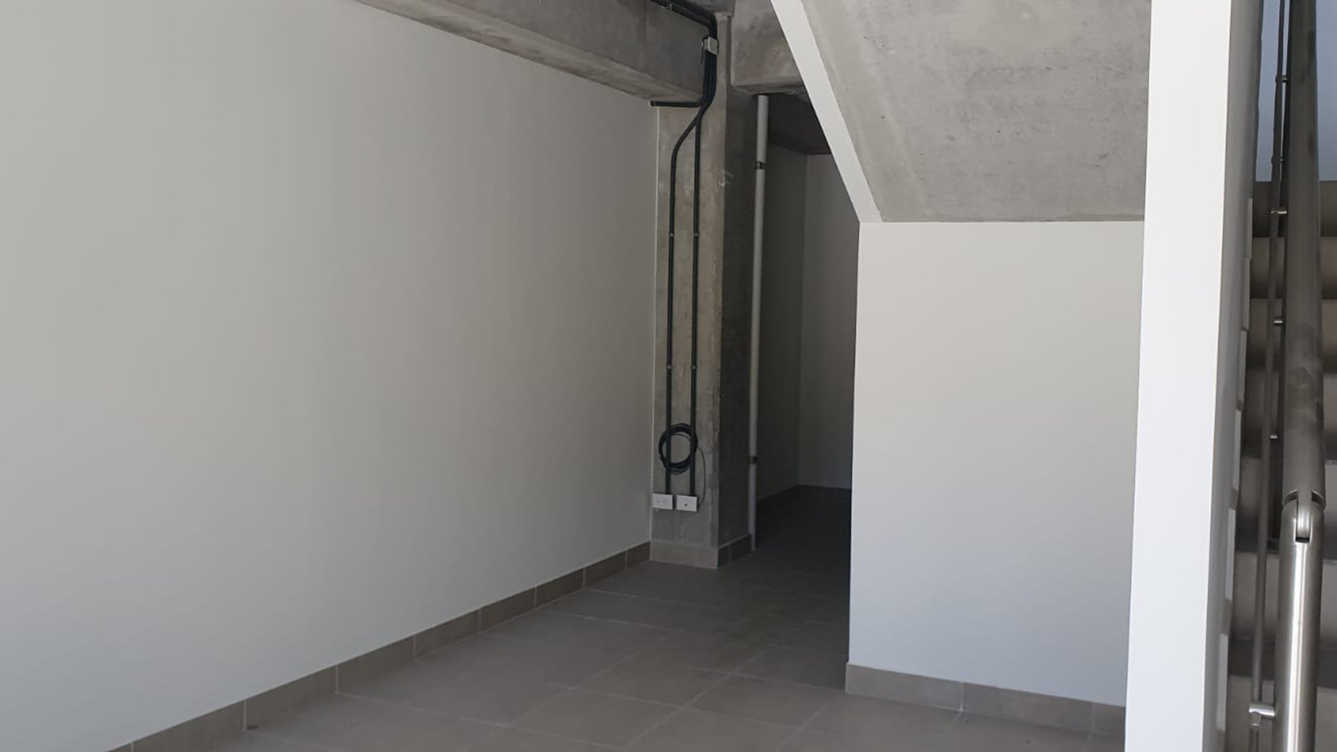 Bodega en Renta Calzada la Paz, Zona 18 - Miniatura 2