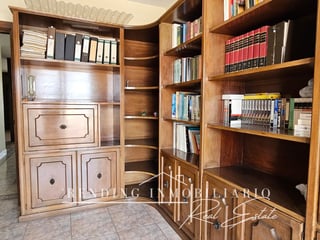 Building for Sale in Zone 1 | 965 m² Construction + 10 Parking Spaces - Image 3