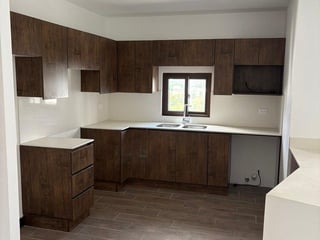 Apartamento en Venta Edificio Marqués de Oakland Zona 10 - Image 3